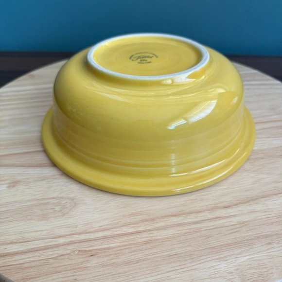 Vintage 90's Fiestaware Yellow 8.5 Inches Ceramic Vegetable Bowl With Glossy Fin - Picture 5 of 10